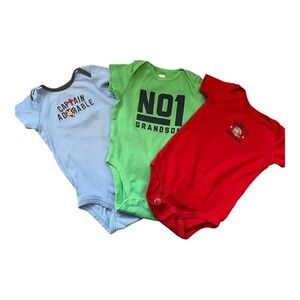 Carter’s casual Set of Three Graphic Baby Onesies 6-12 Mo cotton multicolor snap